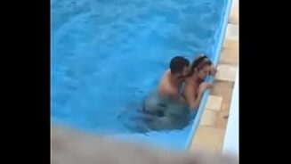 Fragas des sexes dans les piscines publiques