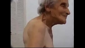 Vieux âge pornographique avec grand-mère de 90 ans