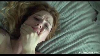 Analine vidéo avec chat donnant le cul