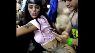 Sexe au carnaval 2018 avec une femme parfaite