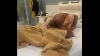 Cul chaud ayant des relations sexuelles avec un mec noir