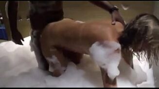 Vidio de sexp avec blonde donnant dans la baignoire