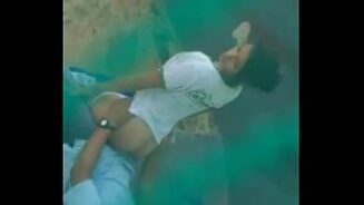 Vidéo de sexe à la toute nouvelle école assis chaud