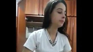 Vidéo porno à télécharger avec babe sucer et donner délicieux