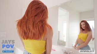 Sexe rousse chaude avec méchant beau-frère